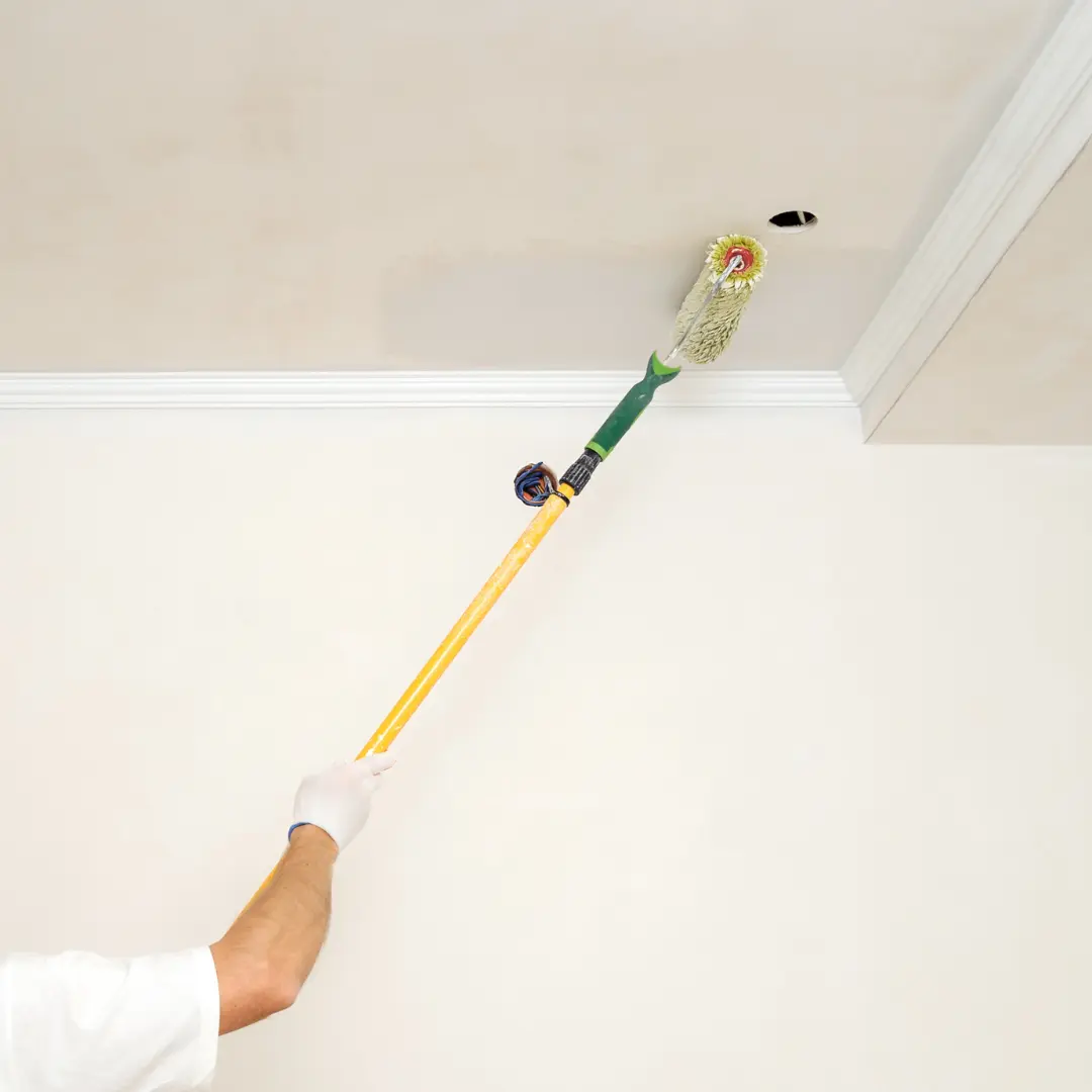 Lire la suite à propos de l’article Peindre un plafond sans traces : les bonnes pratiques